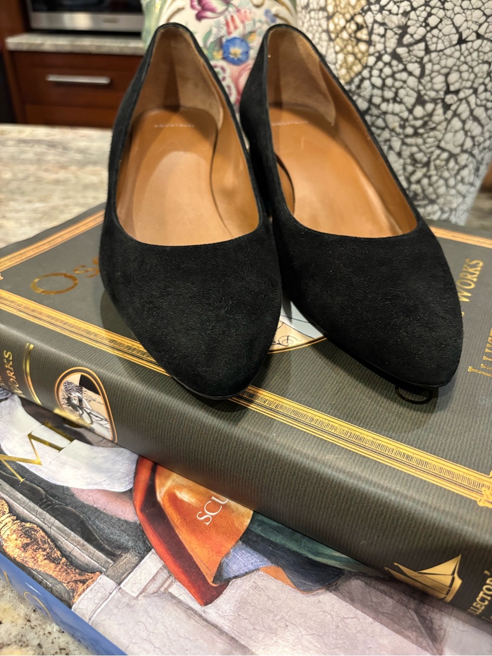 EUC Aquatalia Pasha 40mm Block Heel Pumps in Black Suede Sz 7.5 / EU 38 - Picture 8 of 13